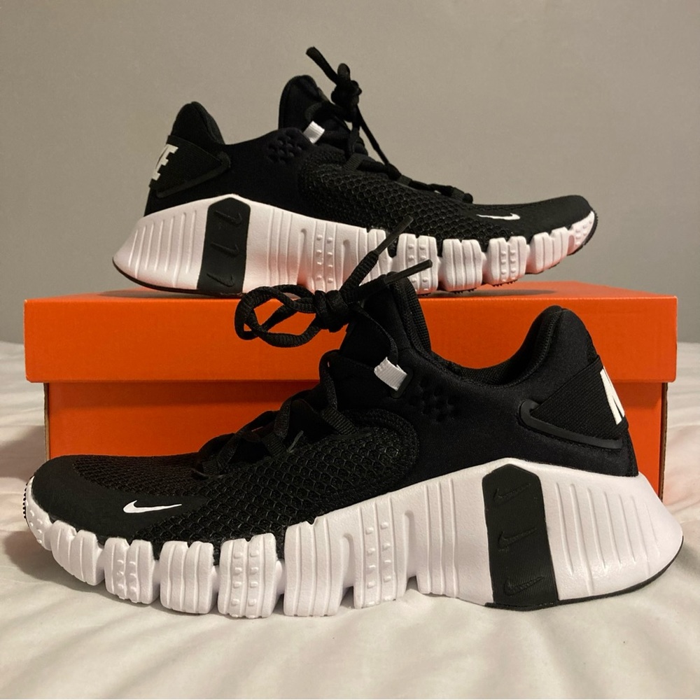 Nike Metcon 4 Women’s training shoes. New, in box. Size 8. Black